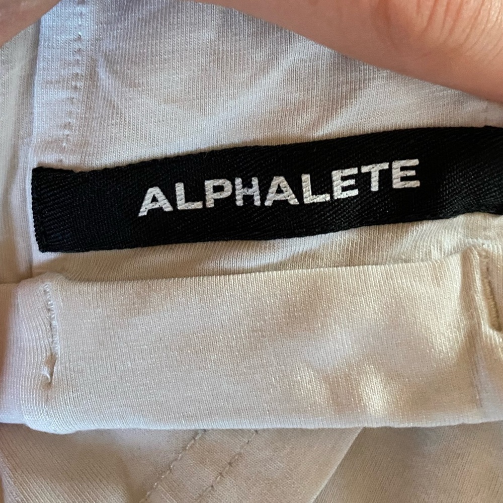Men’s Medium Alphalete Cream Rolled Muscle Tee